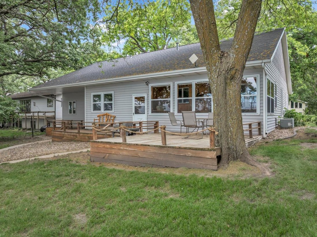 House in Spirit Lake, Iowa, United States 4 - 18718108