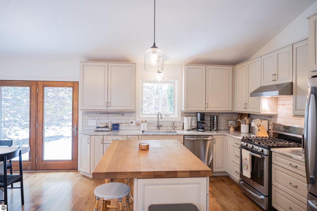 House in Suttons Bay, Michigan, United States 5 - 18720292