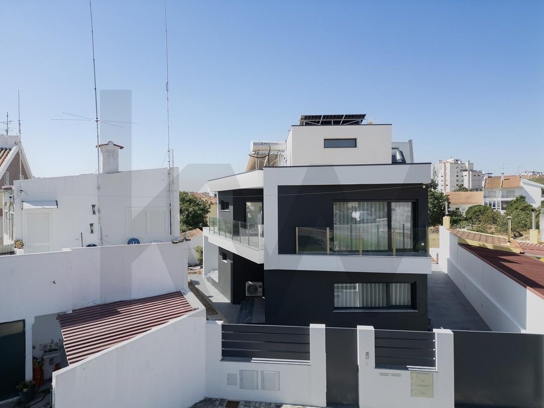 Townhouse in Seixal, Arrentela e Aldeia de Paio Pires, Setubal, Portugal 1 - 18720329