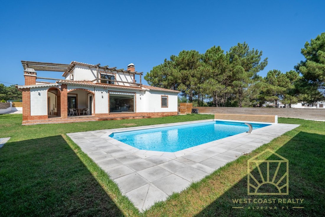 Villa in Aljezur, Algarve, Portugal 1 - 18720262