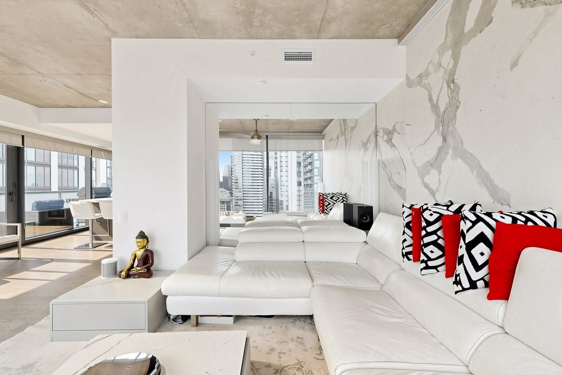 Condo in Toronto, Ontario, Canada 1 - 18720667