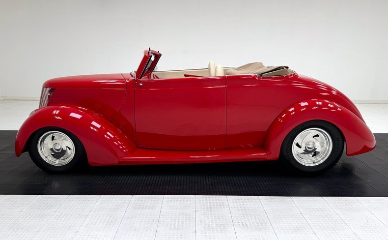 Cabriolet in Morgantown, United States 4 - 18720638