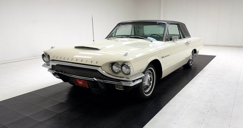 Coupe in Morgantown, United States 1 - 18720648