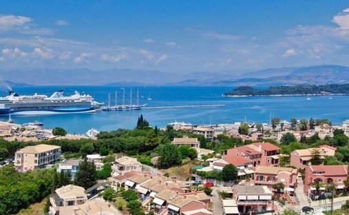 Stadthaus in Northern Corfu, Peloponnese, Western Greece and the Ionian, Griechenland 1