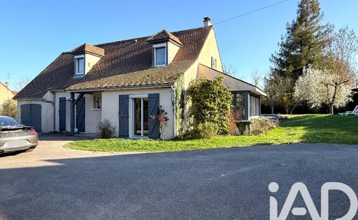 House in Grosrouvre, Ile-de-France, France 1