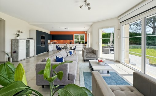 Maison à Cessy, Auvergne-Rhône-Alpes, France 1