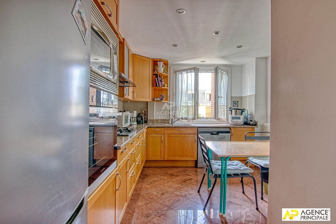Apartment in Domaine National du Château, Versailles, France 5 - 18728246