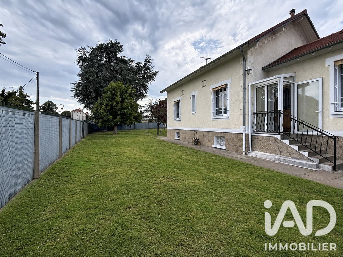 Maison à Nord Ouest, Le Mesnil-le-Roi, France 1 - 18723271