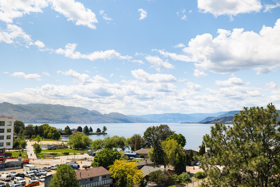 House in Kelowna, British Columbia, Canada 5 - 18729081