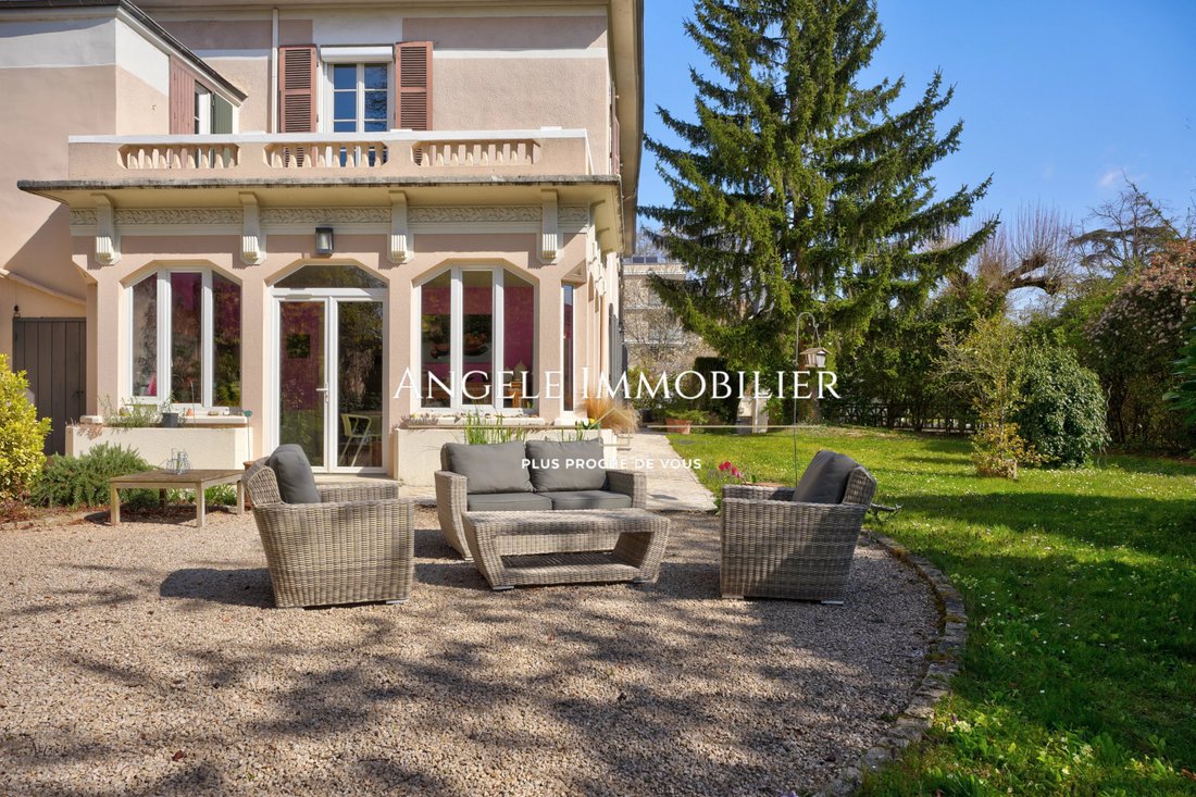 Estate in Écully, Auvergne-Rhône-Alpes, France 5 - 18726349