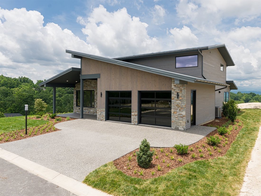 House in Hendersonville, North Carolina, United States 4 - 18729113