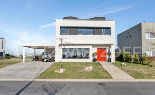 House in Belén de Escobar, Buenos Aires Province, Argentina 1