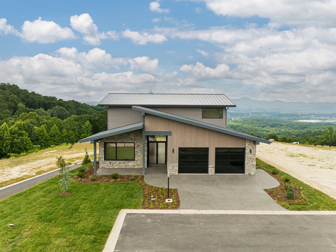 House in Hendersonville, North Carolina, United States 2 - 18729113
