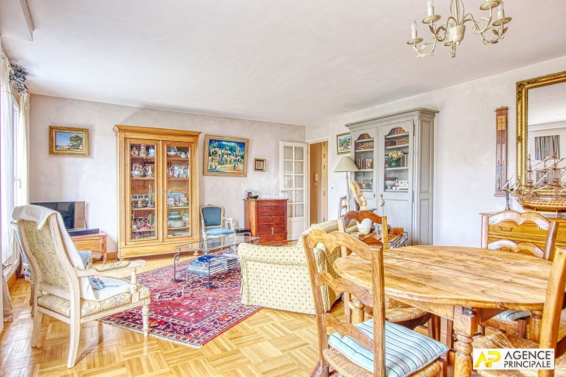 Apartment in Domaine National du Château, Versailles, France 4 - 18728246