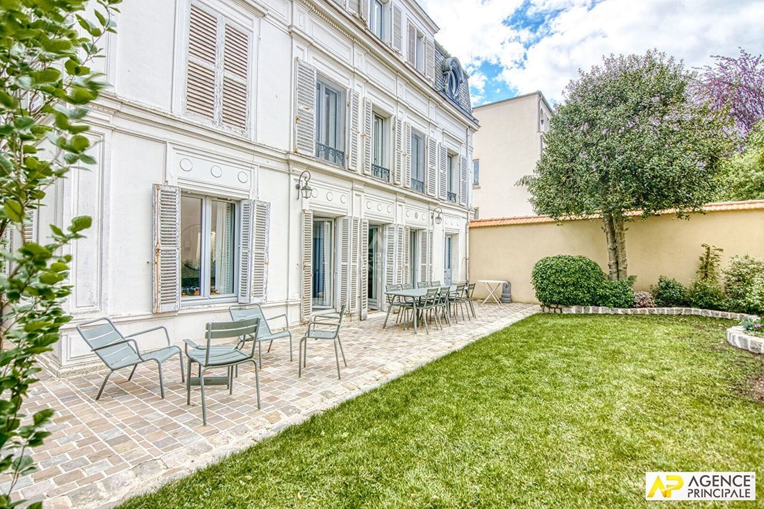 House in Domaine National du Château, Versailles, France 1 - 18728226