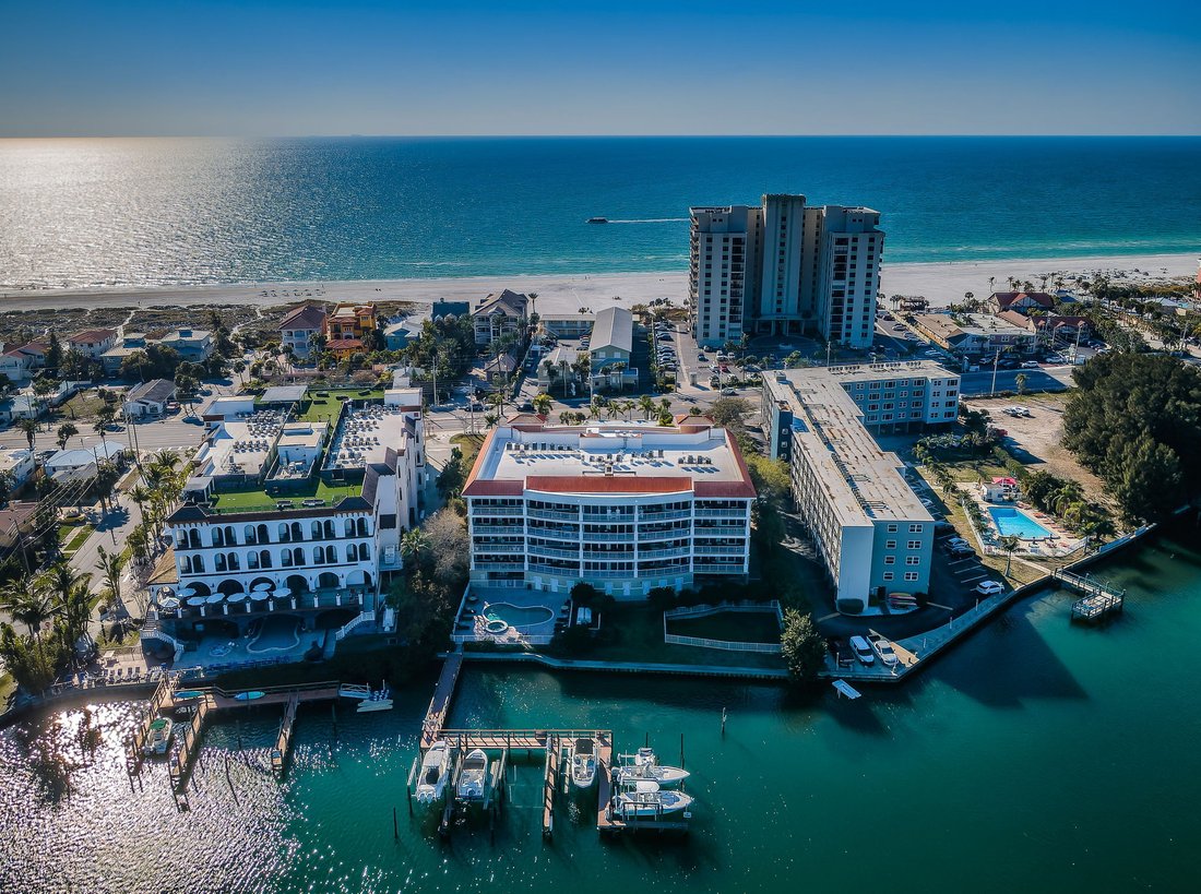 Condo in St. Pete Beach, Florida, United States 5 - 18725291