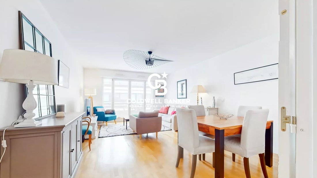 Apartment in Perouses, Paris, Ile-de-France 1 - 18722835