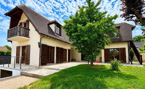 House in Basses Roches, Conflans-Sainte-Honorine, France 1
