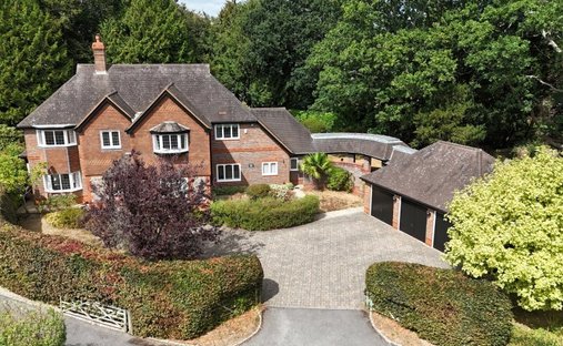 House in New Forest, Lyndhurst, England 1