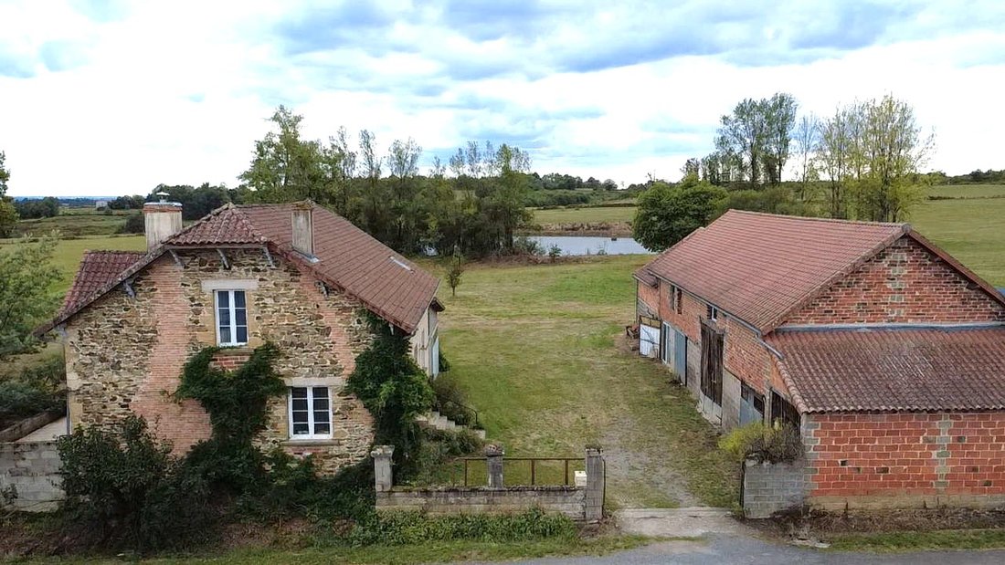 Villa in Genis, Nouvelle-Aquitaine, France 2 - 18728595