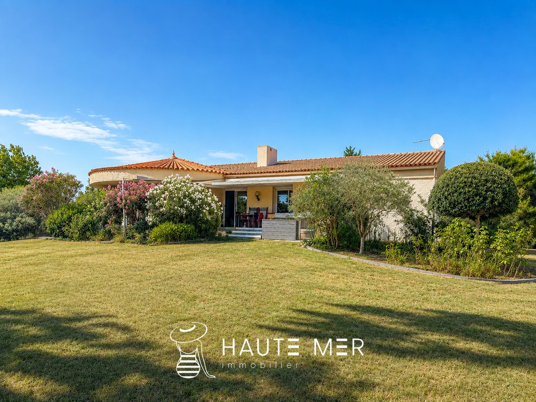 House in Olonne-sur-Mer, Les Sables-d'Olonne, France 1 - 18728136