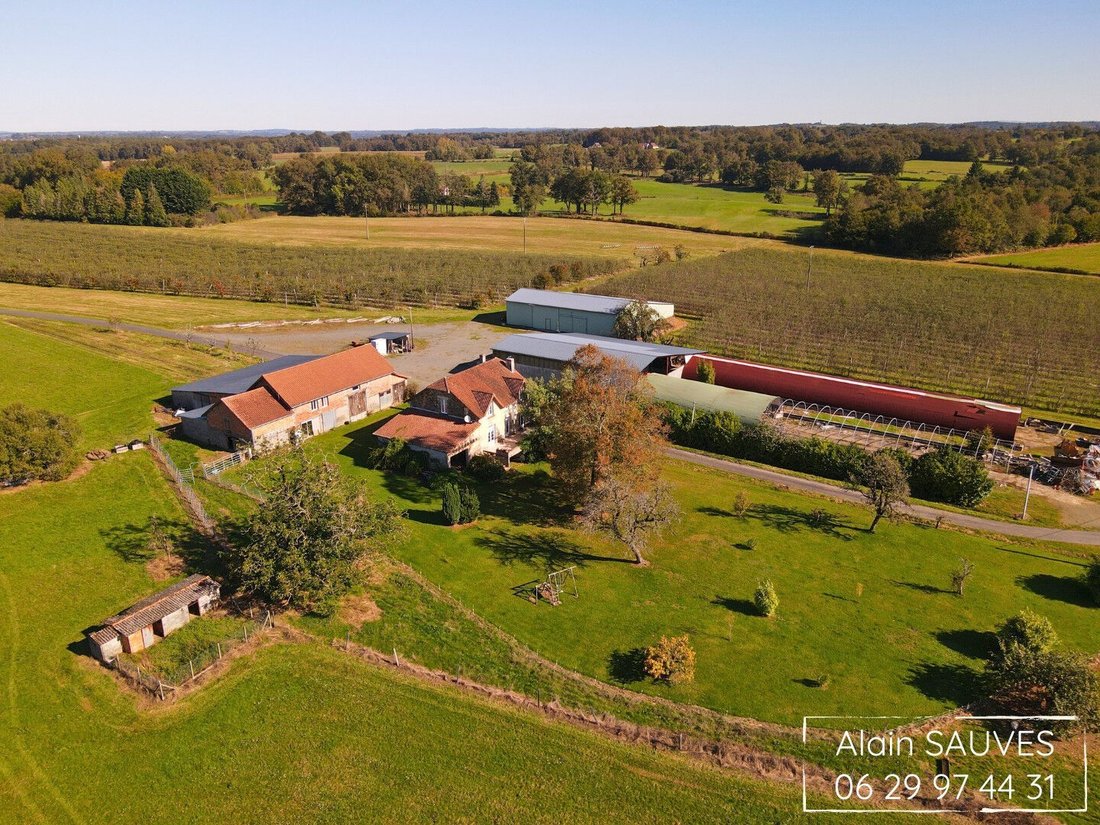 Villa in Genis, Nouvelle-Aquitaine, France 1 - 18728595