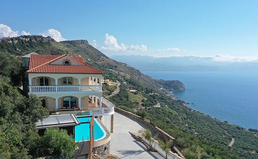 Villa in Platanias, Greece 1
