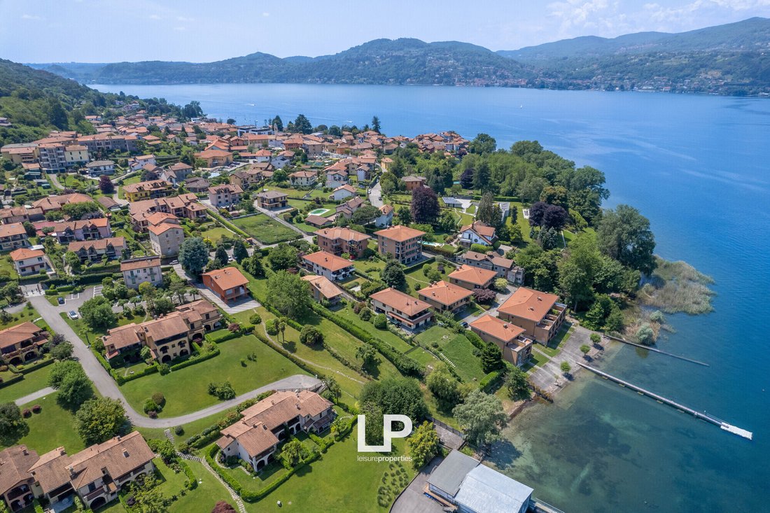 Villa in Ranco, Lombardei, Italien 2 - 12931804