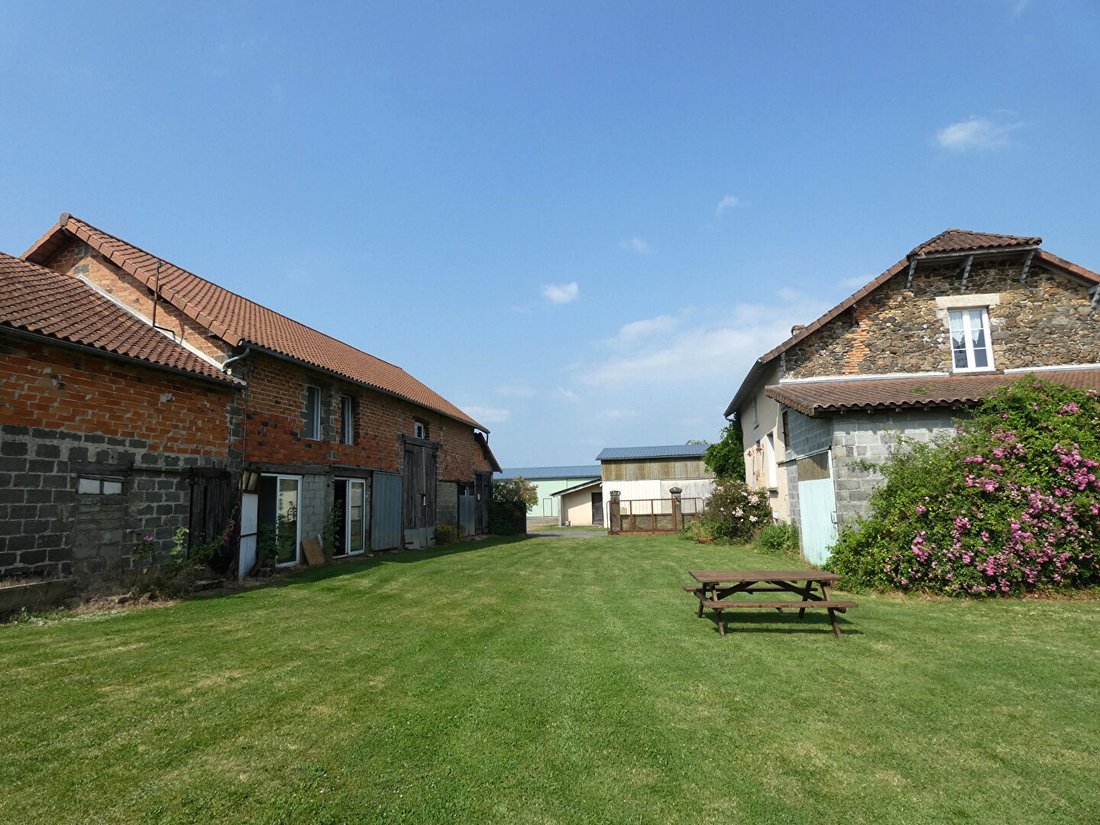 Villa in Genis, Nouvelle-Aquitaine, France 5 - 18728595