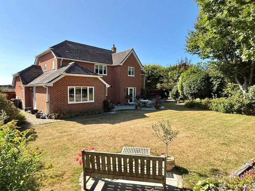 Haus in Milford-on-Sea, England 3 - 18726599