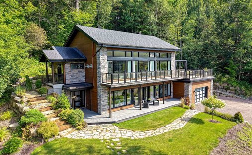 House in Piedmont, Quebec, Canada 1