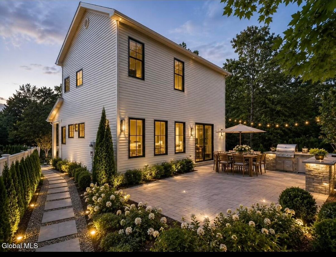 House in Saratoga Springs, New York, United States 3 - 17970523