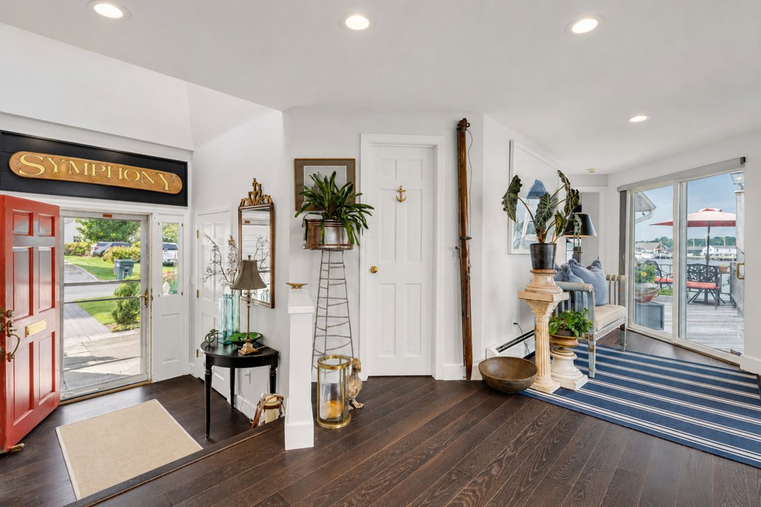 House in Groton, Connecticut, United States 2 - 18725901