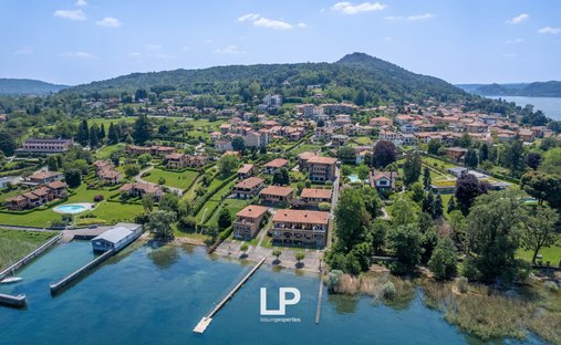 Villa in Ranco, Lombardei, Italien 1