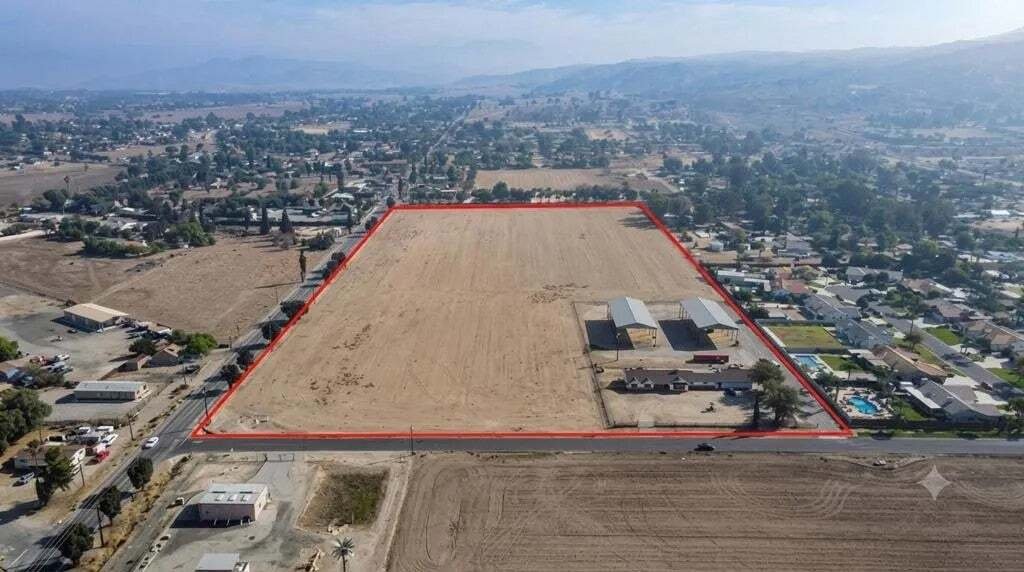 House in Nuevo, California, United States 1 - 18727274