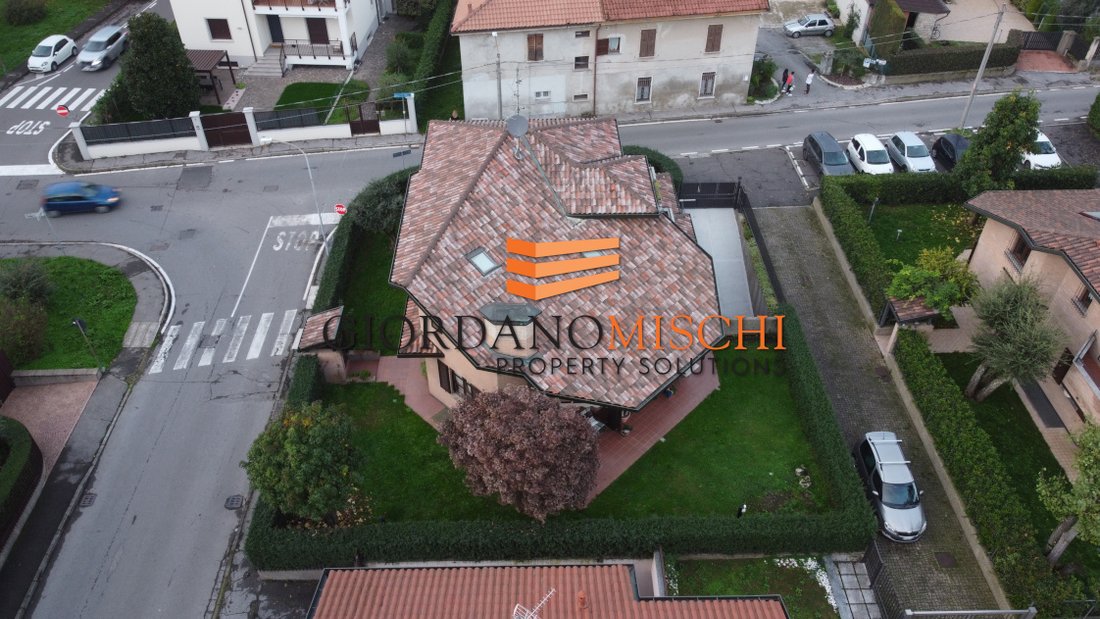Villa in Vedano al Lambro, Lombardy, Italy 3 - 15411731