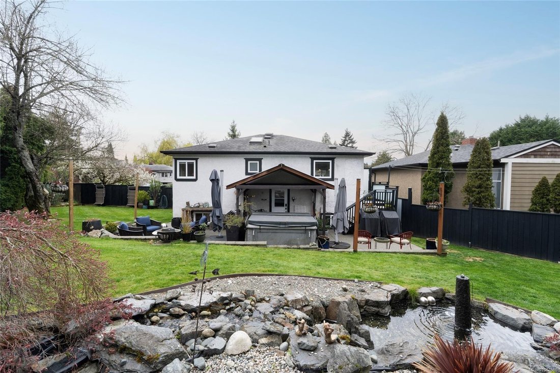 Haus in Saanich, Britisch-Kolumbien, Kanada 1 - 18720841