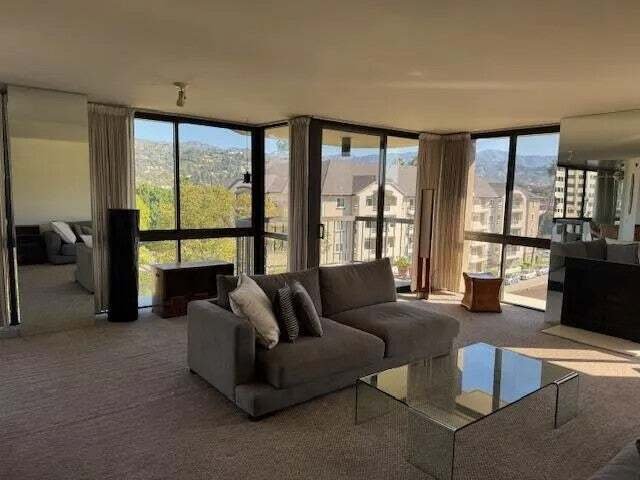 Condo in Glendale, California, United States 3 - 18727285
