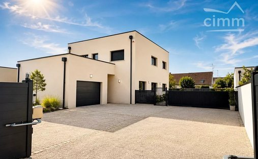 House in Saint-Gervais-la-Foret, Centre-Val de Loire, France 1