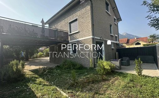 House in Fiancey-Brieux, Saint-Egreve, France 1