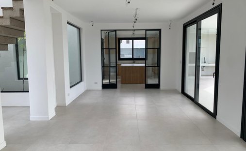 House in Dique Luján, Buenos Aires Province, Argentina 1