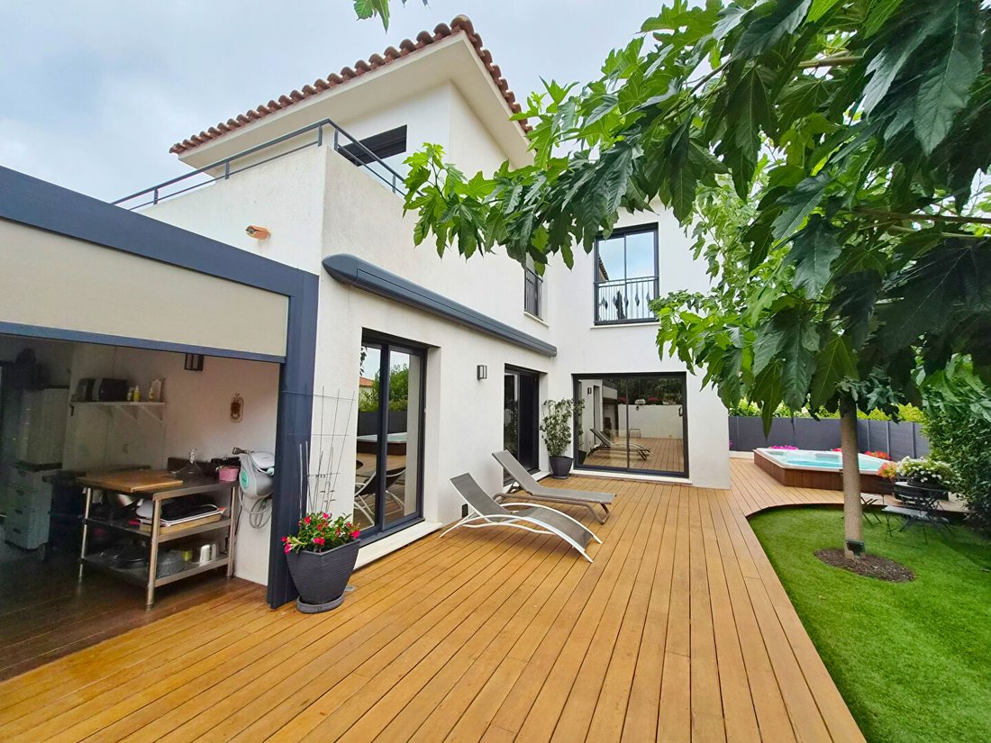 Villa in Nord, Sanary-sur-Mer, France 1 - 18728606