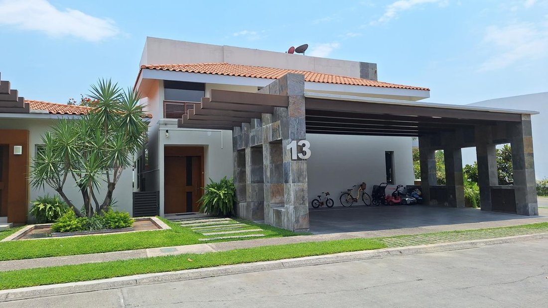 House in Fraccionamiento Club de Golf Paraíso, Morelos, Mexico 1 - 18725945