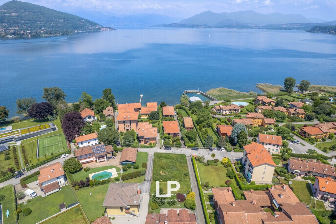 Villa in Ranco, Lombardei, Italien 3 - 12931804
