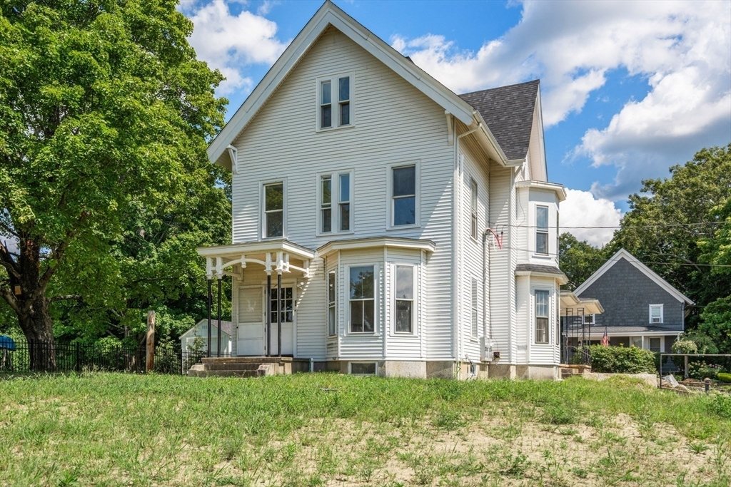 Uxbridge, Massachusetts, United States 2 - 18721831
