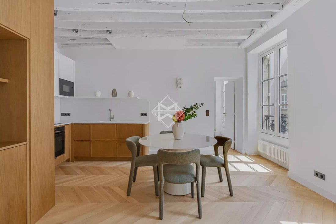 Apartment in Saint Thomas d'Aquin, Paris 7e Arrondissement, Paris 2 - 18720798
