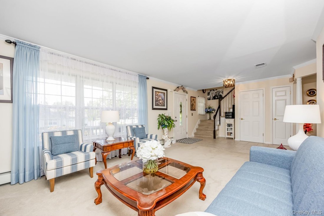 Casa en Centereach, Nueva York, Estados Unidos 3 - 18726354