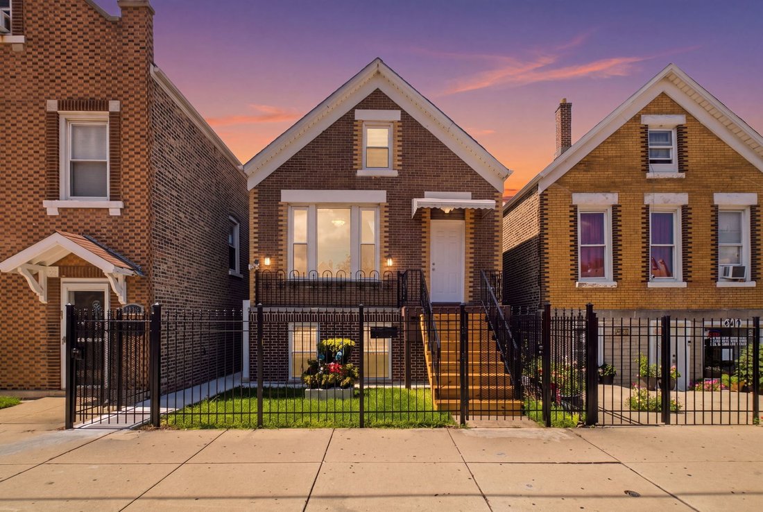 Chicago, Illinois, United States 1 - 18727553
