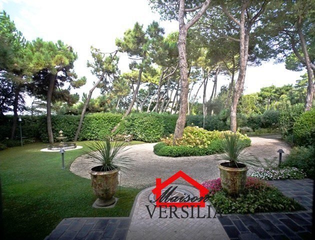 Villa en Ronchi, Massa, Italia 2 - 13562332