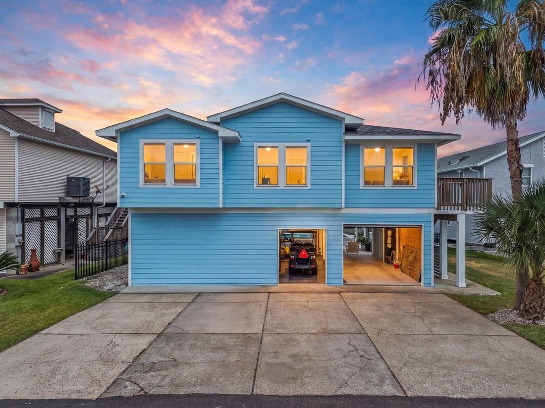 House in Galveston, Texas, United States 1 - 18722678